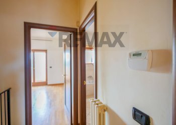 Hall / corridoio - Terraced Villa Strada Statale 16 Complanare Ovest
 
46, Bari - photo 23