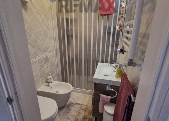 Bagno - Semi-detached house via Della Chiesa
 
17, Luino - photo 5