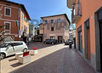 Edificio all\'aperto - Locale Commerciale Via Carlo Moalli
2, Lavena Ponte Tresa - foto 2