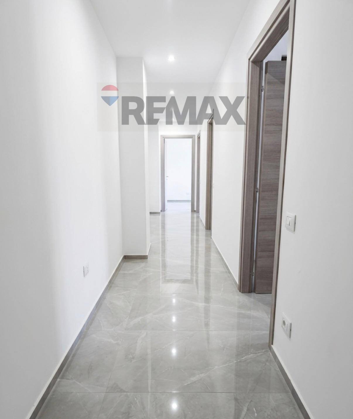 Hall / corridoio - Three-room apartment F. BARACCA
9, Muggiò - photo 3