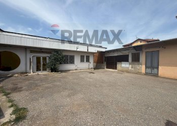 Casa all\'aperto - Capannone via Garibaldi
45, Carnago - foto 3