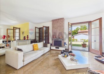 Soggiorno - Villa Strada Campagnate
 
46, San Genesio ed Uniti - foto 5