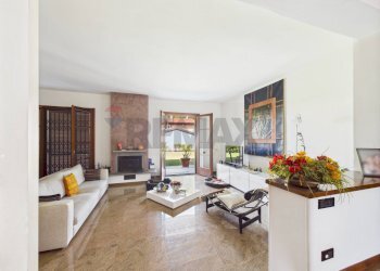 Soggiorno - Villa Strada Campagnate
 
46, San Genesio ed Uniti - foto 8