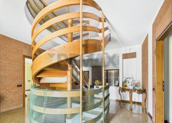 Scala - Villa Strada Campagnate
 
46, San Genesio ed Uniti - foto 11