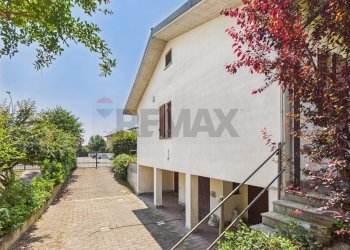 Ingresso Box - Villa Strada Campagnate
 
46, San Genesio ed Uniti - foto 26