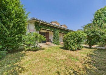 Facciata principale - Villa Strada Campagnate
 
46, San Genesio ed Uniti - foto 31