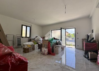 Two-room apartment Via Al Taro, Fontevivo - photo 4