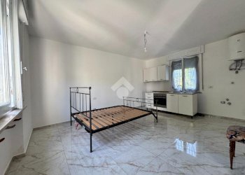 One-room apartment Via Al Taro, Fontevivo - photo 4