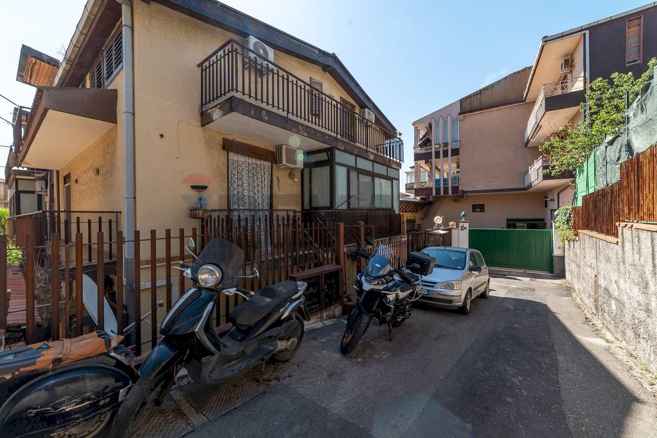 Edificio all\'aperto - Quadrilocale portella della ginestra
 
63, Misterbianco - foto 1