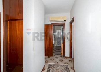 Hall / corridoio - Quadrilocale portella della ginestra
 
63, Misterbianco - foto 10