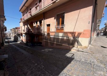 Edificio all\'aperto - Four-room apartment via Gramsci
 
102, Biancavilla - photo 22