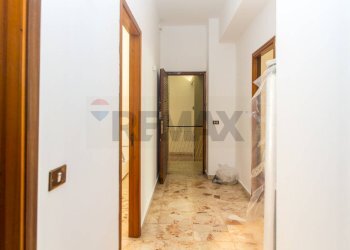 Hall / corridoio - Quadrilocale Via Salvatore Paola
 
8, Catania - foto 19
