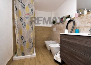 Bagno - Bilocale Via Enrico Campisano
73, Catania - foto 5