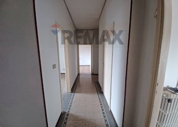 Hall / corridoio - Apartment Piazza Martiri della Libertà
 
22, Galliate - photo 12