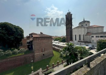 Edificio all\'aperto - Bilocale Piazza Martiri della Libertà
 
22, Galliate - foto 3