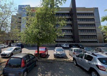 Edificio all\'aperto - Bilocale P.le Unità di Italia
 
1, Pero - foto 1