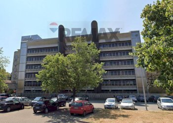 Edificio all\'aperto - Bilocale P.le Unità di Italia
 
1, Pero - foto 2