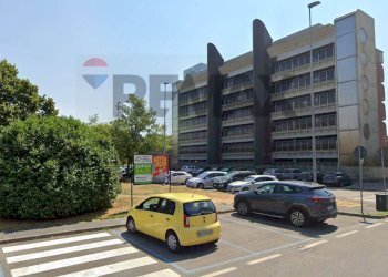 Edificio all\'aperto - Bilocale P.le Unità di Italia
 
1, Pero - foto 3