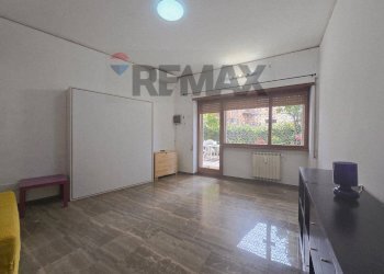 Stanza vuota - Two-room apartment Via Raffaele De Cesare
30, Roma - photo 1