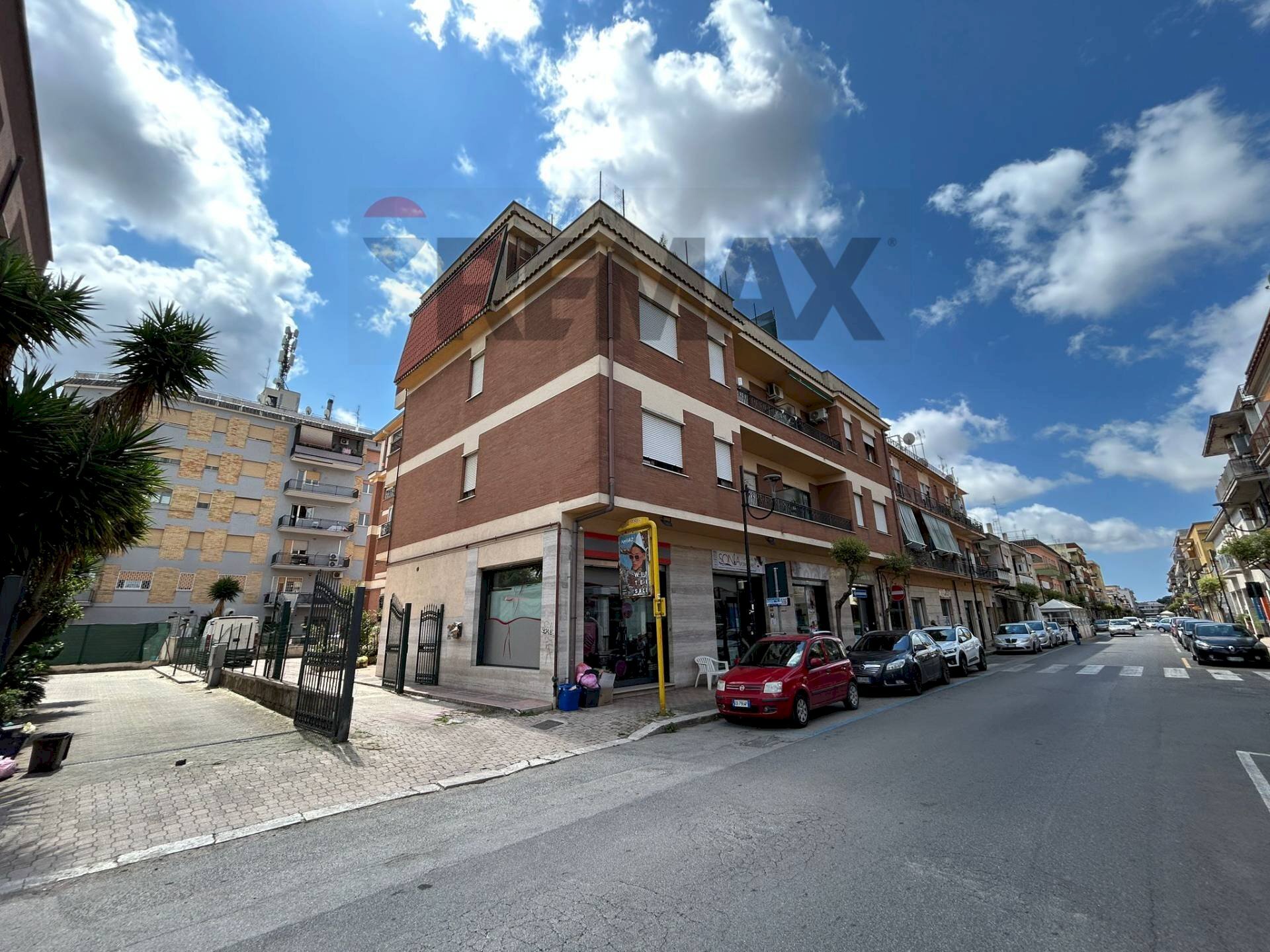 Edificio all\'aperto - Trilocale via dei lauri
 
202, Aprilia - foto 1