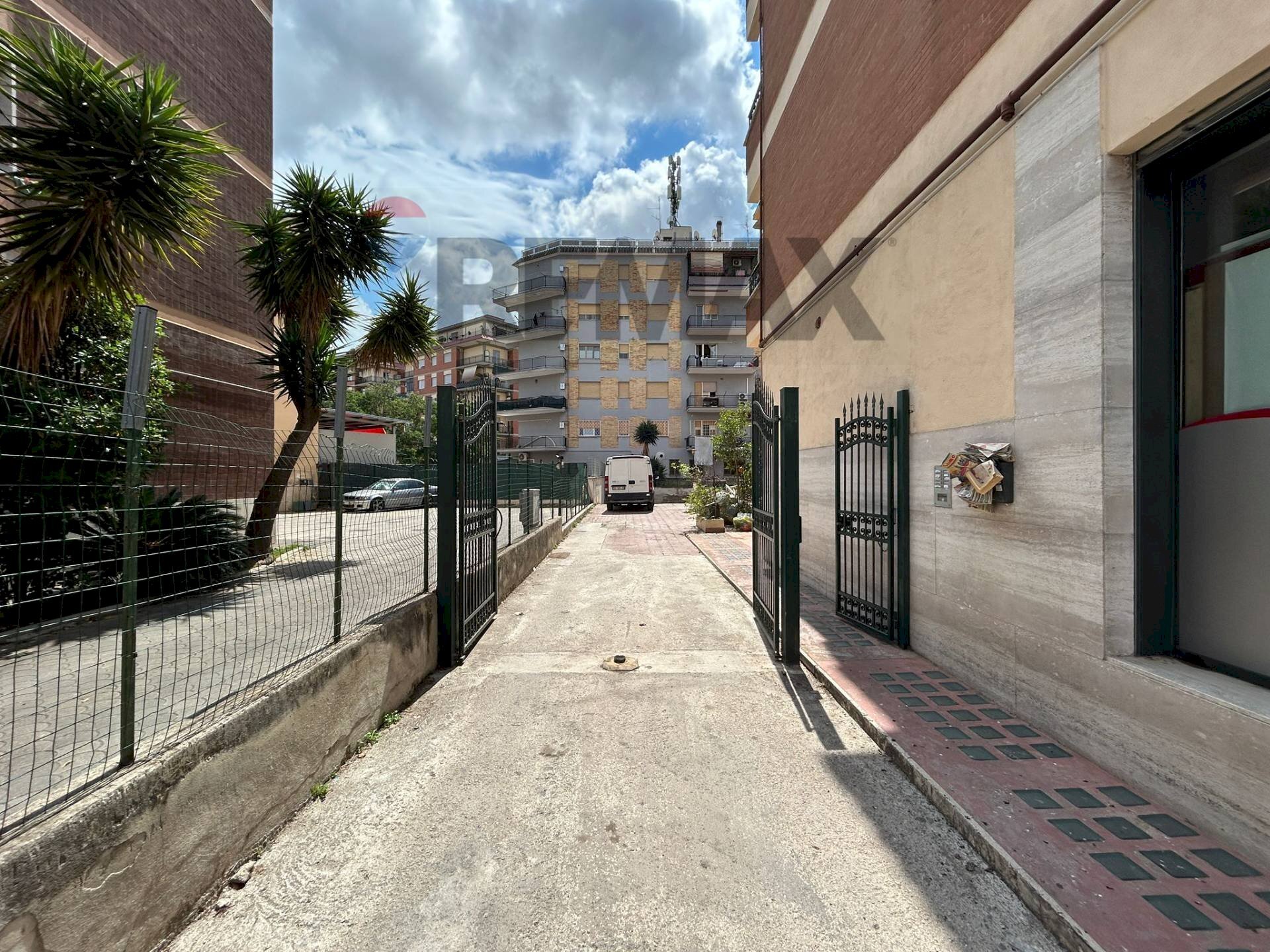 Edificio all\'aperto - Trilocale via dei lauri
 
202, Aprilia - foto 2