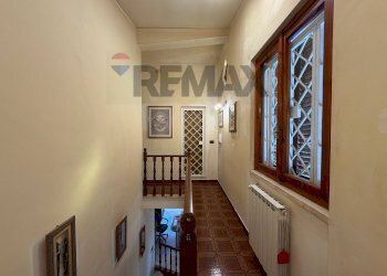Hall / corridoio - Villa via monte sirino
 
162, Aprilia - photo 25