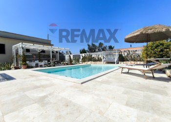 Piscina - Villa Contrada Specchia di Mare
 
snc, San Vito dei Normanni - foto 41