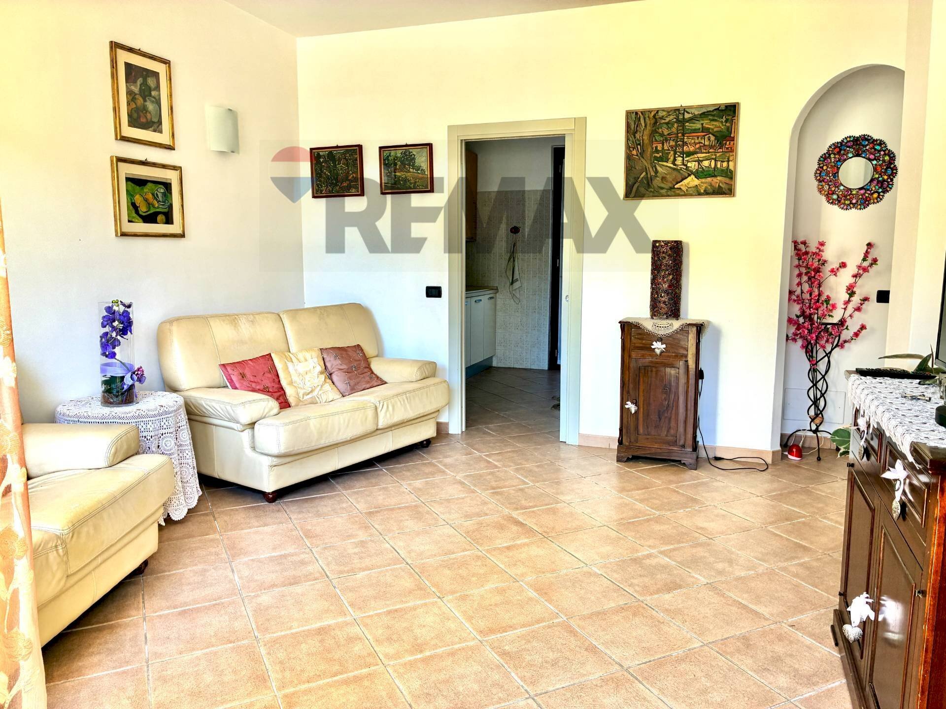 Soggiorno - Three-room apartment VIA LAVELLO
 
62, Massa - photo 1