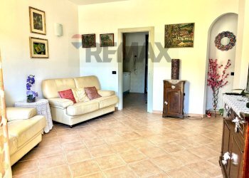 Soggiorno - Three-room apartment VIA LAVELLO
 
62, Massa - photo 1