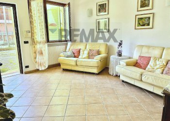Soggiorno - Three-room apartment VIA LAVELLO
 
62, Massa - photo 2