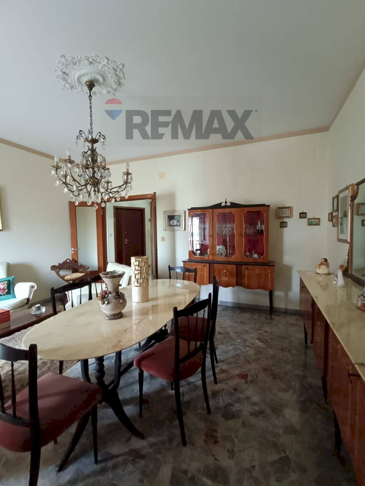 Sala da pranzo - Apartment Piazza Dei Martiri Pennesi
 
20, Pescara - photo 1