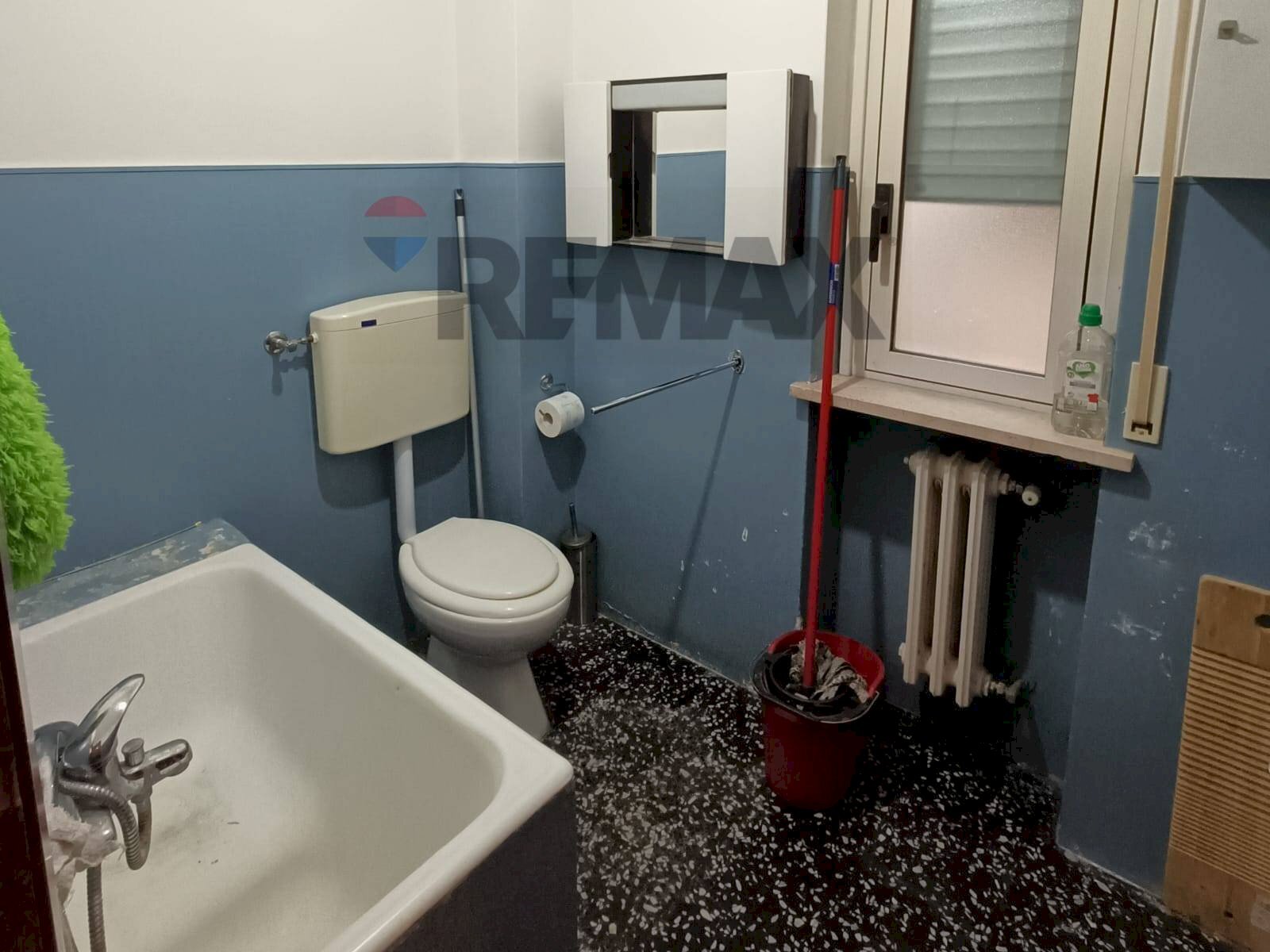 Bagno - Apartment Piazza Dei Martiri Pennesi
20, Pescara - photo 3