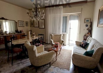 Soggiorno - Apartment Piazza Dei Martiri Pennesi
 
20, Pescara - photo 14