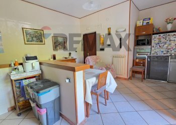 Sala da pranzo - Appartamento PIAZZETTA ARENELLA
 
7 h, Napoli - foto 9