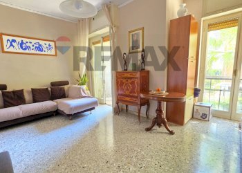 Soggiorno - Appartamento PIAZZETTA ARENELLA
 
7 h, Napoli - foto 12