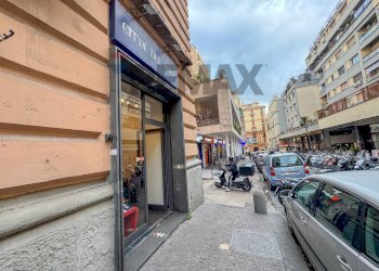Edificio all\'aperto - Locale Commerciale Via Michele Kerbaker
46, Napoli - foto 1