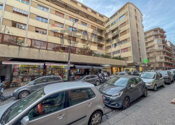 Edificio all\'aperto - Locale Commerciale Via Michele Kerbaker
46, Napoli - foto 2