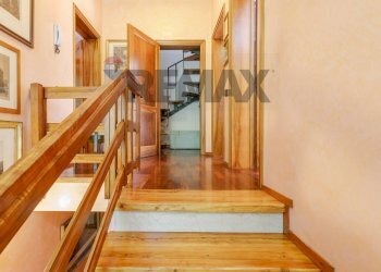 Scale - Casa semi indipendente Via Giacinta Pezzana
 
36, Reggio nell'Emilia - foto 5
