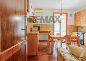 Sala da pranzo - Casa semi indipendente Via Giacinta Pezzana
 
36, Reggio nell'Emilia - foto 6