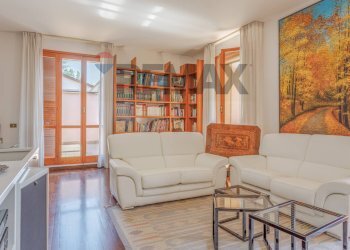 Soggiorno - Casa semi indipendente Via Giacinta Pezzana
 
36, Reggio nell'Emilia - foto 11