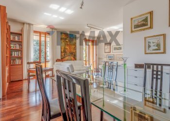 Sala da pranzo - Casa semi indipendente Via Giacinta Pezzana
 
36, Reggio nell'Emilia - foto 12