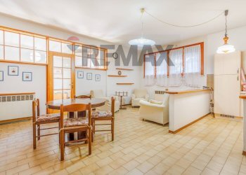 Sala da pranzo - Casa semi indipendente Via Giacinta Pezzana
 
36, Reggio nell'Emilia - foto 37