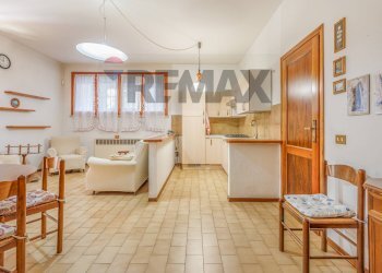Sala da pranzo - Casa semi indipendente Via Giacinta Pezzana
 
36, Reggio nell'Emilia - foto 40