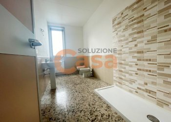 bagno - Ufficio Via Coppalati, Piacenza - foto 8