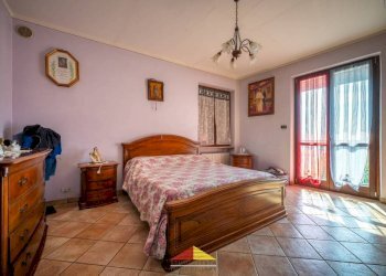 Camera da letto - Villa via Polidoro Decimo, Revello - photo 18