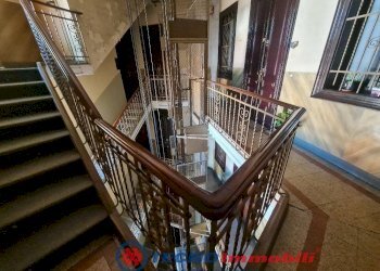 Scala - Four-room apartment corso Giulio Cesare, Torino (neighborhood Aurora) - photo 2