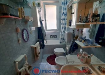 Bagno - Four-room apartment corso Giulio Cesare, Torino (neighborhood Aurora) - photo 7