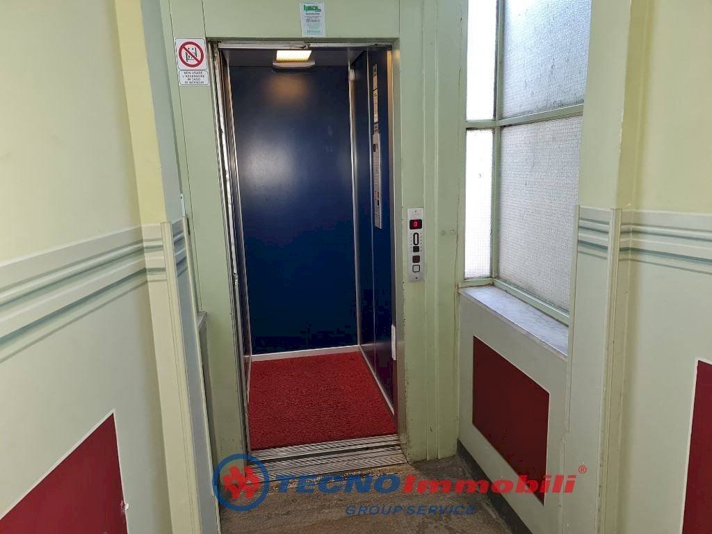 Ascensori - Two-room apartment via Verdi, Torino (neighborhood Centro) - photo 3