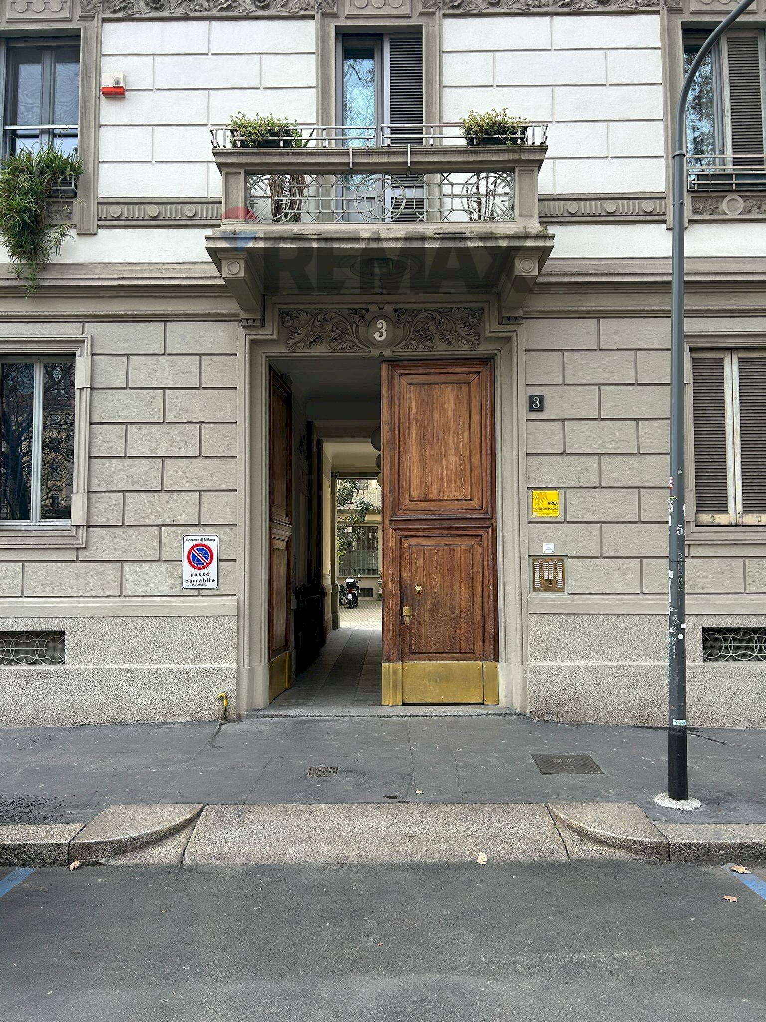 Edificio all\'aperto - Cantina / Solaio VIALE CRISPI
 
3, Milano - foto 1
