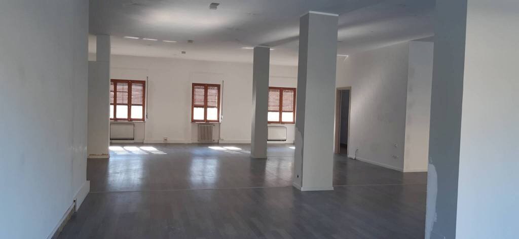 Interno non residenziale - Negozio Frazione Saint Maurice, 58, Sarre - foto 2